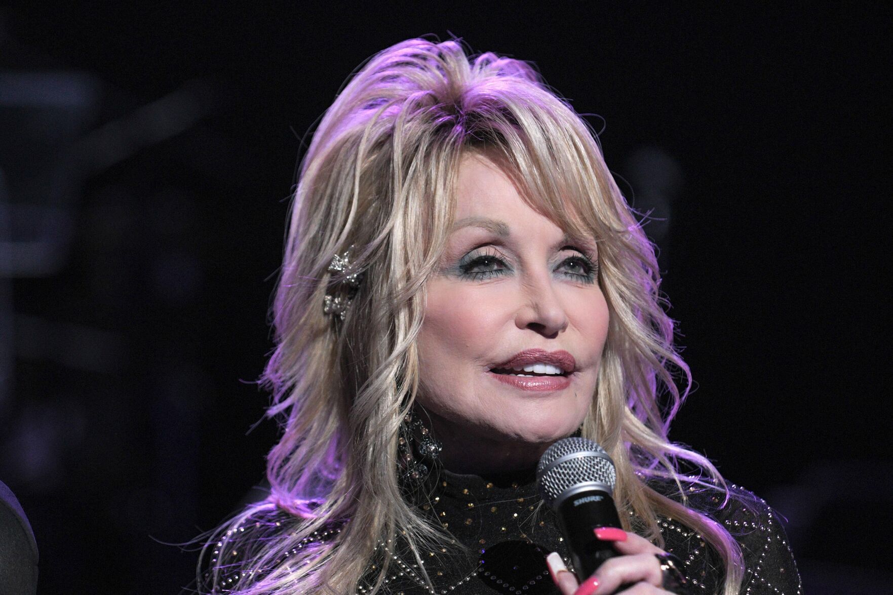 A Dolly Parton statue may be erected at the Tennessee Capitol